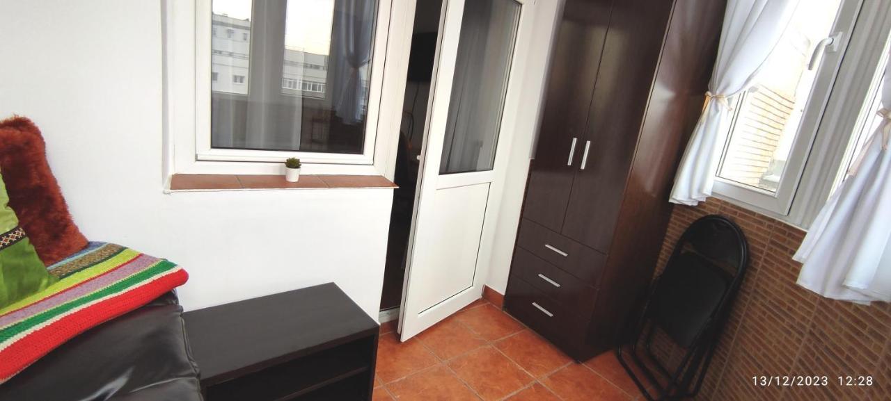 Platinum Apartment - Apartament Cu 3 Camere, 2 Dormitoare, 2 Bai, Bucatarie Complet Utilata, 2 Balcoane Bucharest Exterior photo
