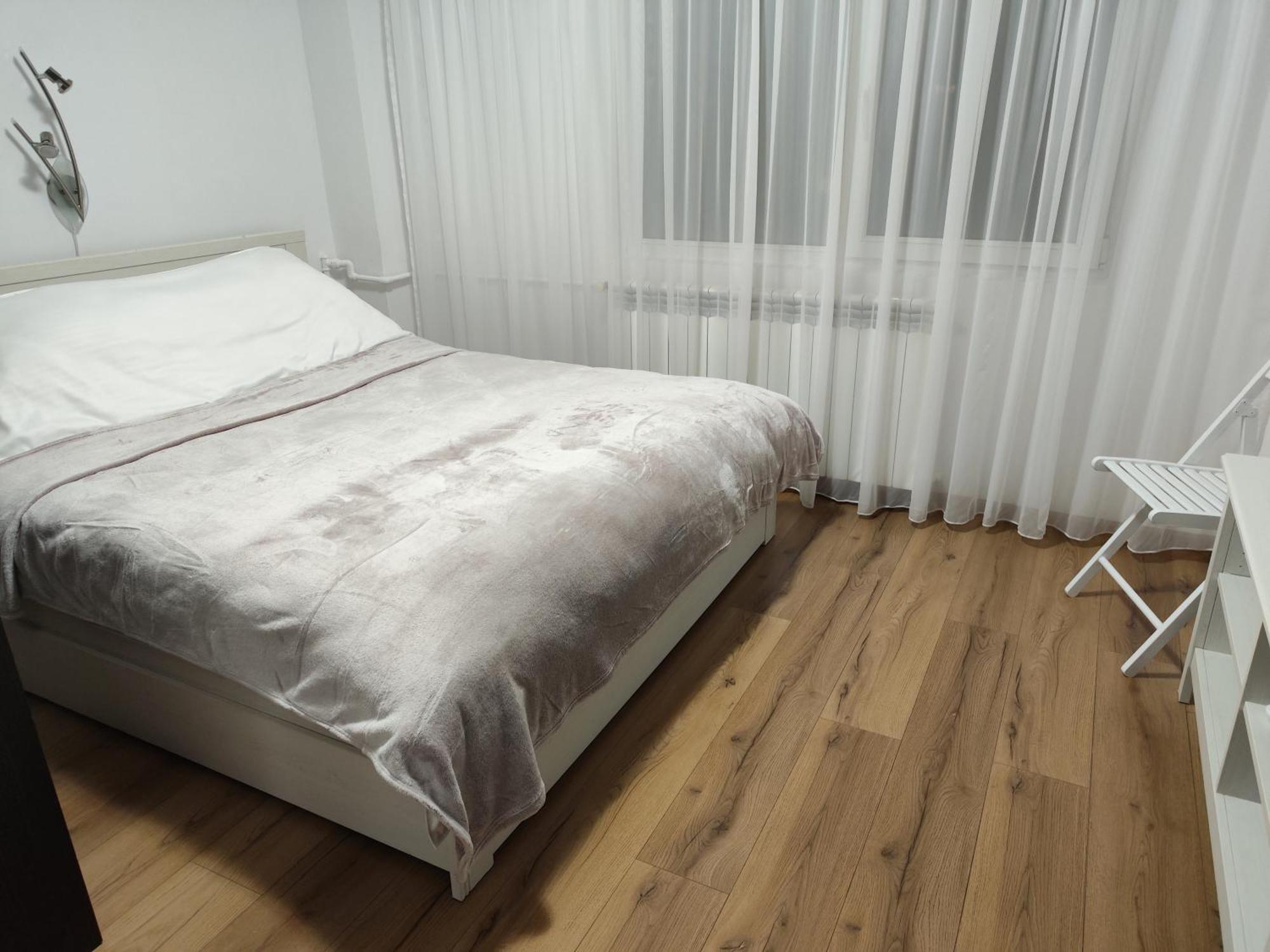 Platinum Apartment - Apartament Cu 3 Camere, 2 Dormitoare, 2 Bai, Bucatarie Complet Utilata, 2 Balcoane Bucharest Exterior photo